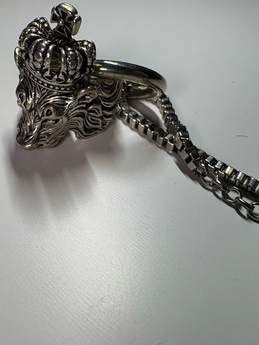 Silver Lion Crown Keychain Pendant – Men's Accessory